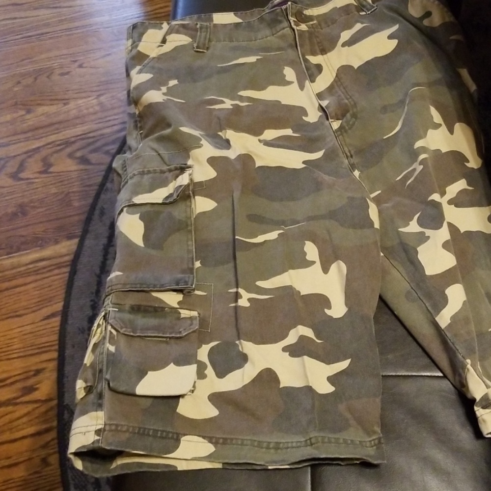 Men's camouflage cargo shorts 38